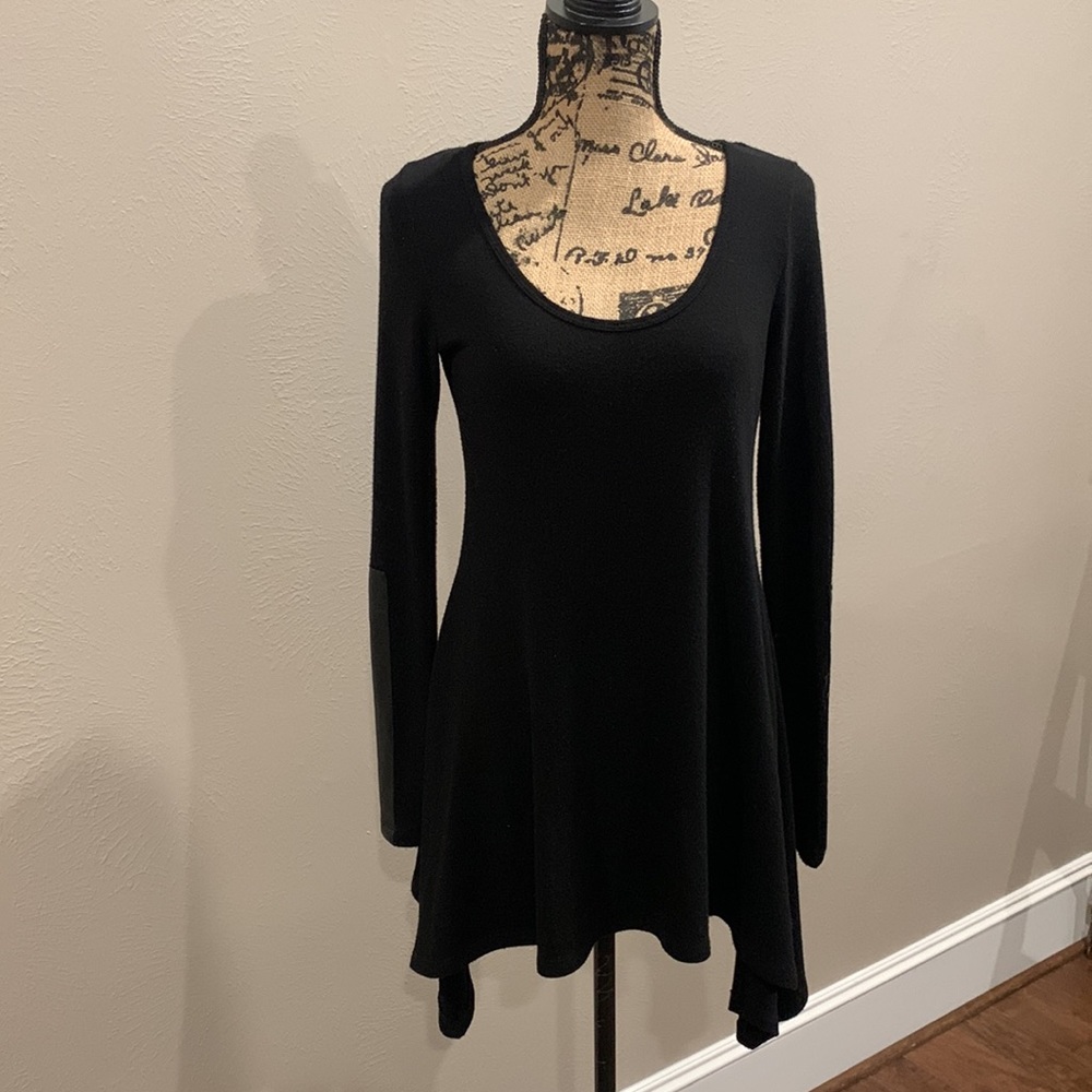 Karen Kane black sweater top. Long  sleeve with vegan leather patches size S